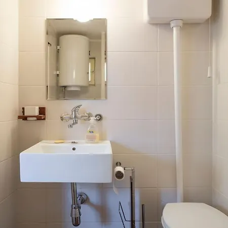 Apartman S *